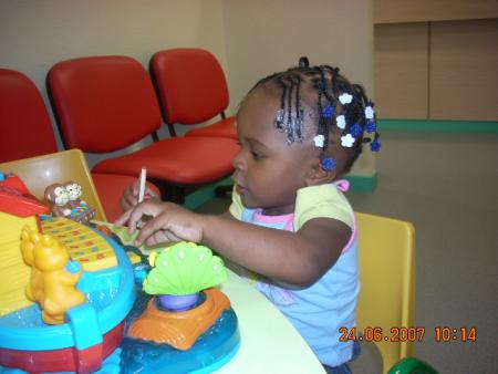 K�lia joue au grande fille !!!!